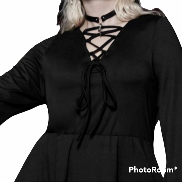 Dresses & Skirts - Lace-Up Front Midi Stretchy Black Dress